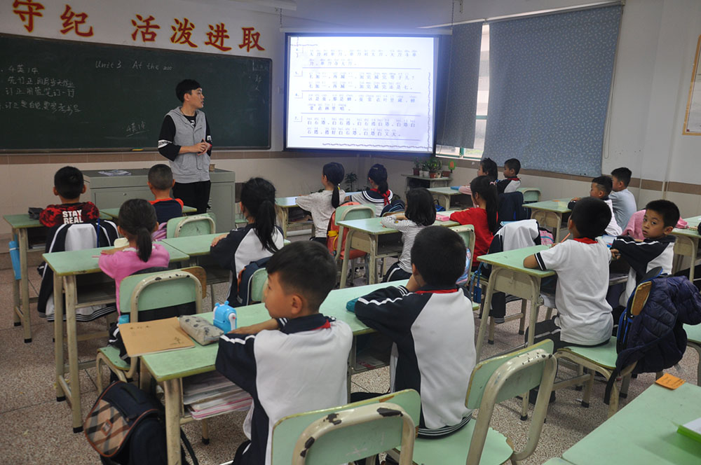 童心沁書香  ，博雅話詩語